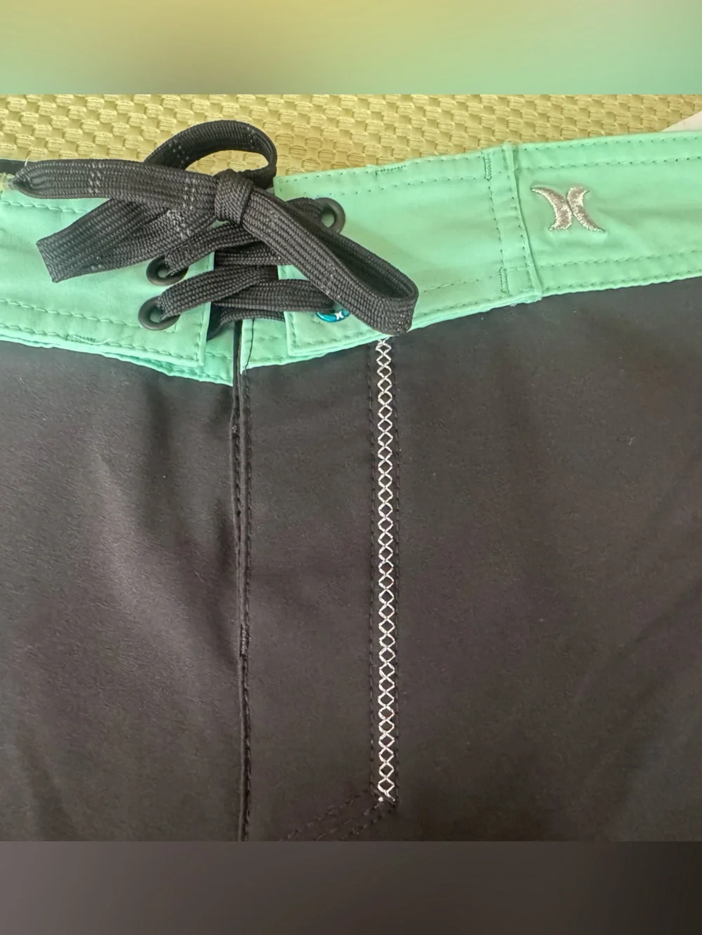 Hurley Phantom Men's Size 36 Black and Teal Swim Boardshorts w/Back Pocket EUC